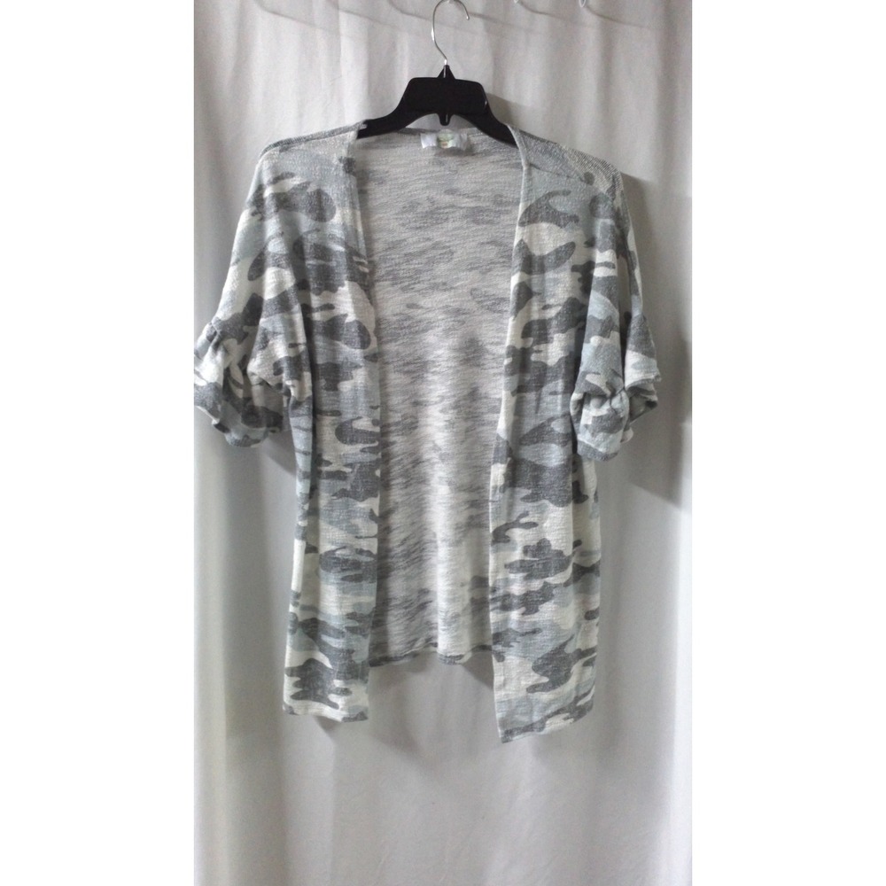 31:25 Boutique Women's‎ Size Small Open Front Grey Camo Short Sleeved Cardigan